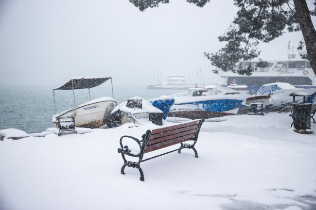 İstanbul'da kar yağışı etkisini sürdürüyor